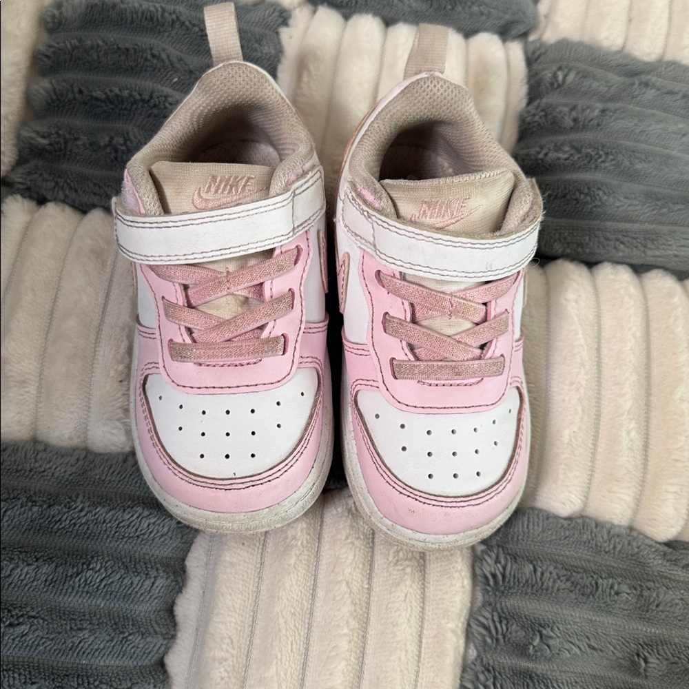 Nike Toddler Sneakers in Pink and White